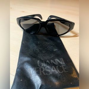 VINTAGE BLACK GIANNI VERSACE SUNGLASSES